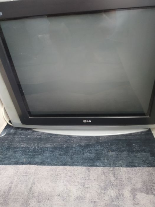 Продам телевизор рабочий ЛЖ недорого