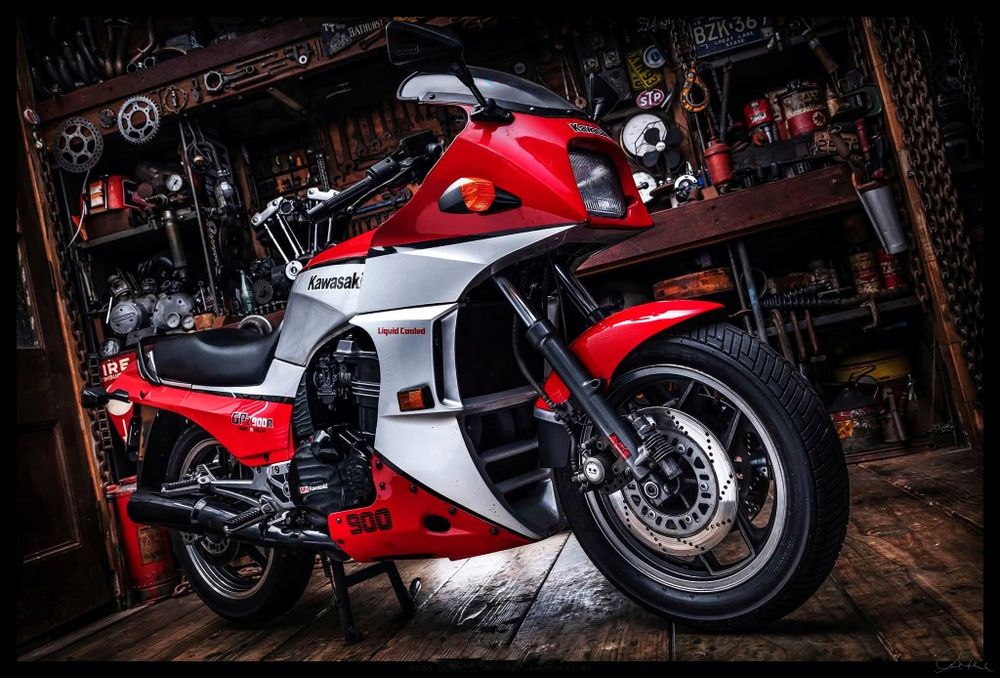 Kawasaki GPZ900R 1985 KM putini modelul din TopGun
