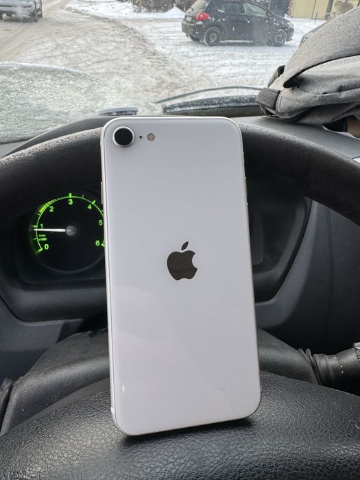 iPhone SE 2020 год