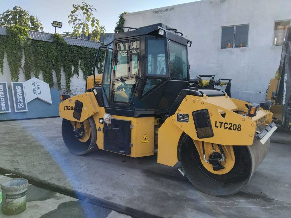 Двухвальцовый каток LUTONG LTC208 (8 тн.)