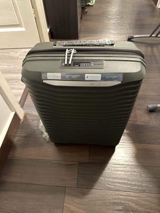Troller Samsonite 55cm - expandabil Cabin, nou sigiliat.