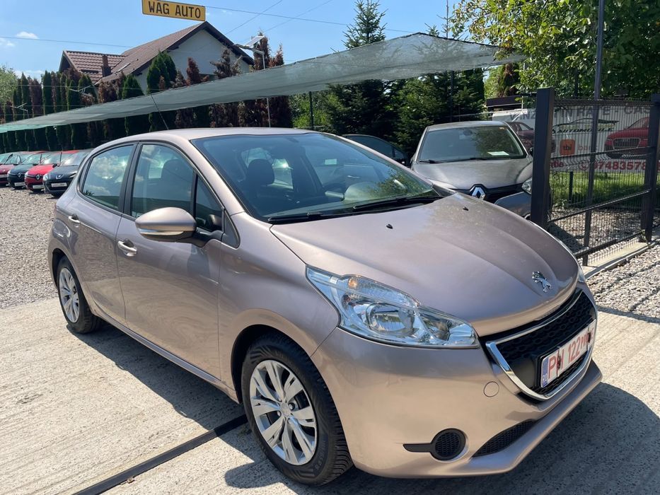 Peugeot 208 1.2 benzina 90 cp 2013 euro5 RATE FIXE