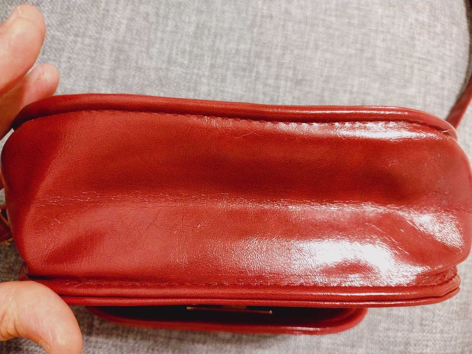 Дамска чанта от изкуствена кожа и плетена сламена чанта