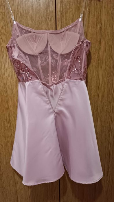 Елегантна рокля в розово