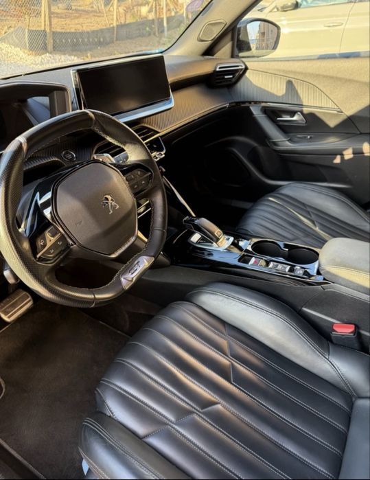 Peugeot 2008 GT PURETECH EAT 8 131
