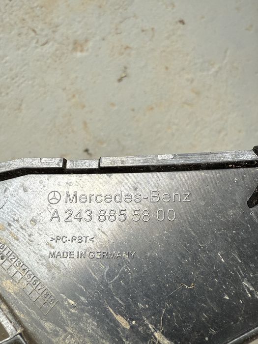 Vand suport bara dreapta Mercedes EQB GLB A2438855800