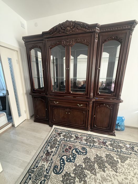 Продается стенка своя  в хорошем состания