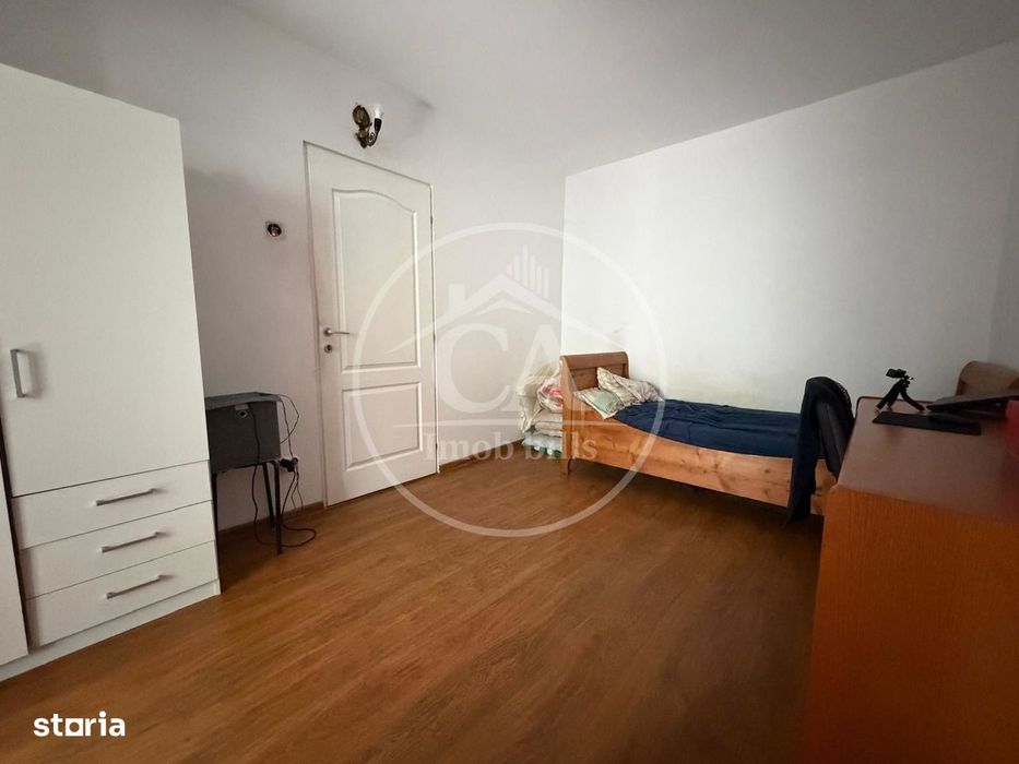 Apartament de vânzare cu 4 camere în zona Decebal, Oradea — fotografia 3