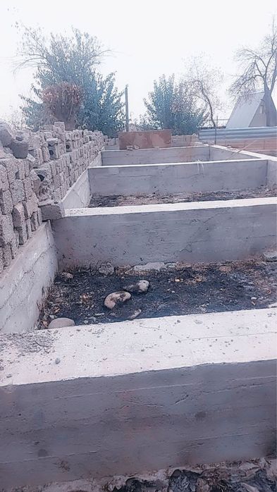 Ер сотилади 4 сотих 4 хона фундаменти билан