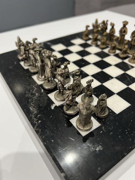 Красив антикварен шах