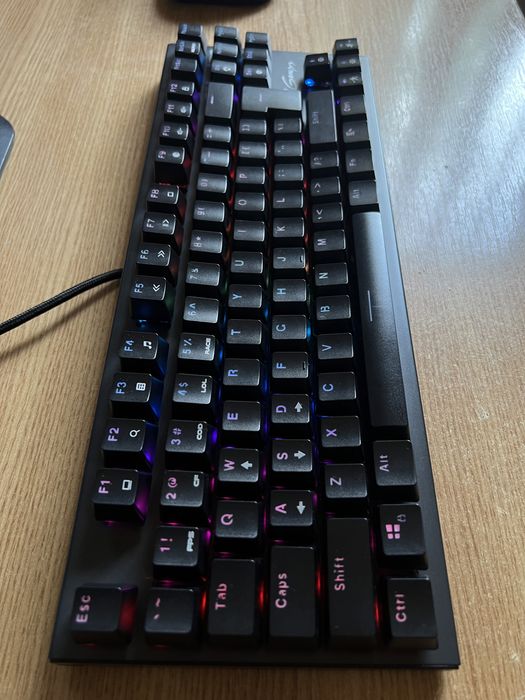 Vând tastatura mecanica Genesis Thor 300TKL