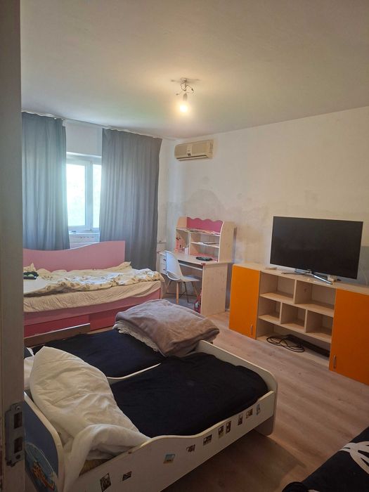 Vand apartament3 camere decomandat