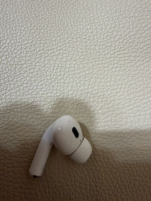 Продам левое ухо от AirPods Pro 2-го поколения