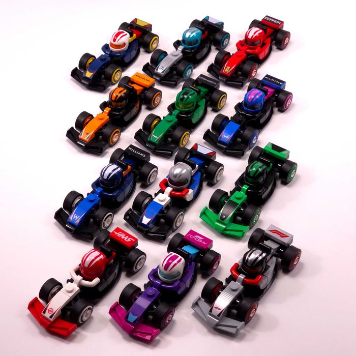 Vând LEGO Formula 1 F1 Collectible Race Cars (71049) Set Complet