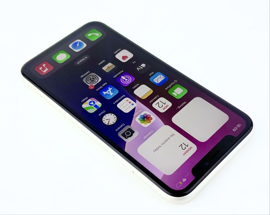 Apple iPhone 11 64GB White Отличен!