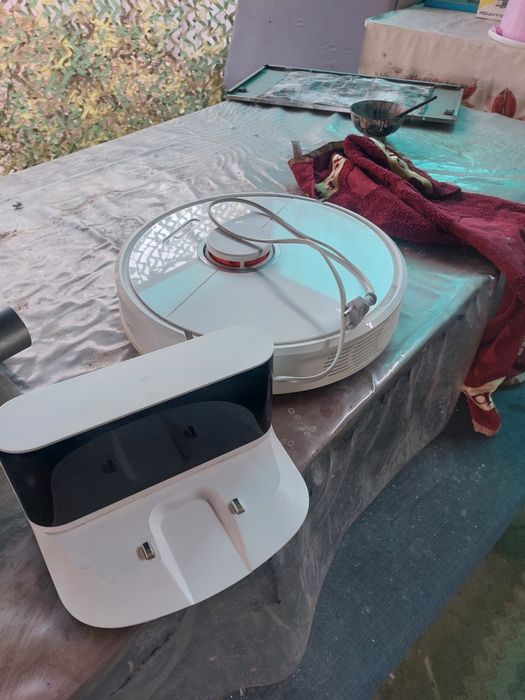 Продам робат полисов Roborock S6