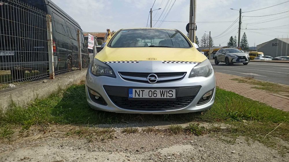 Vând Opel Astra Notchback