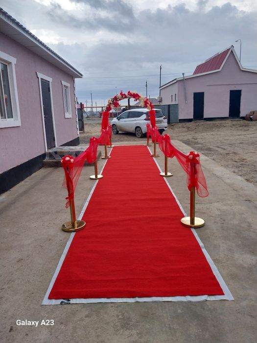 Красный дарошка в аренду