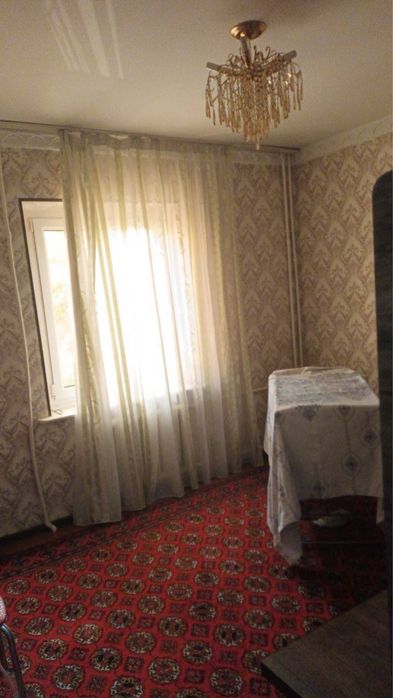 Шайхонтохур тумани Жарарик 4 хона 4 кават срочний сотилади.