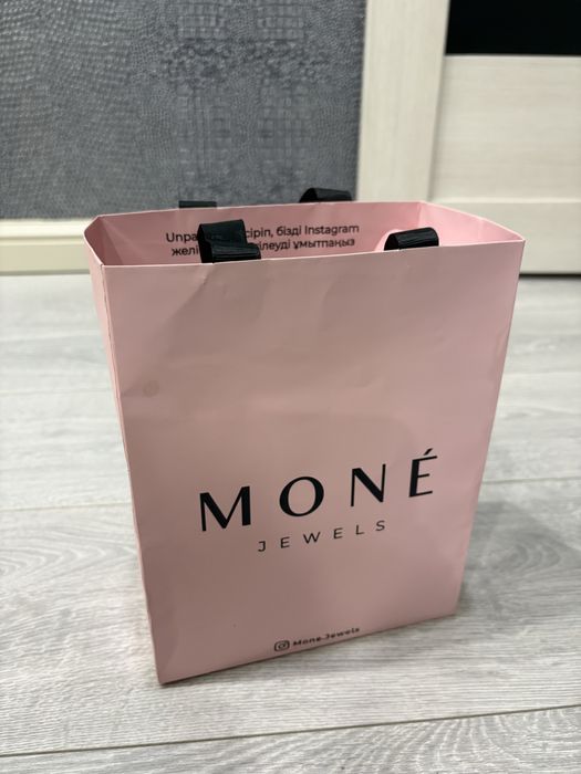 Продам комплект украшений MONE