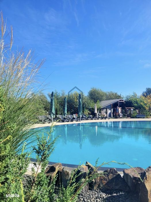 Proprietate unică de vânzare – piscină, restaurant, terasă