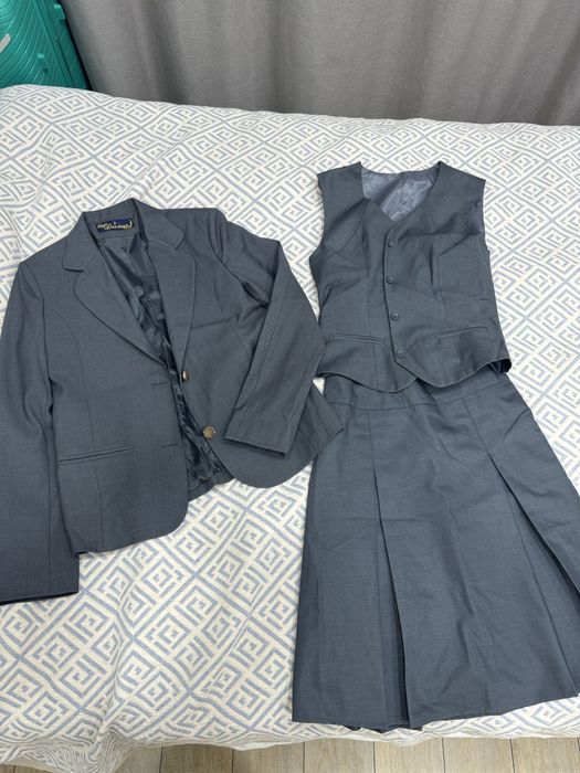 Серая школьная форма.S размер