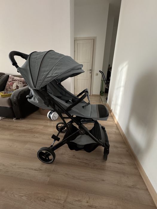 Поогулочная коляска