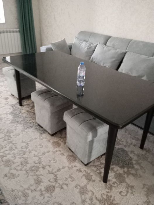 Обеденный стол для зала или гостиной