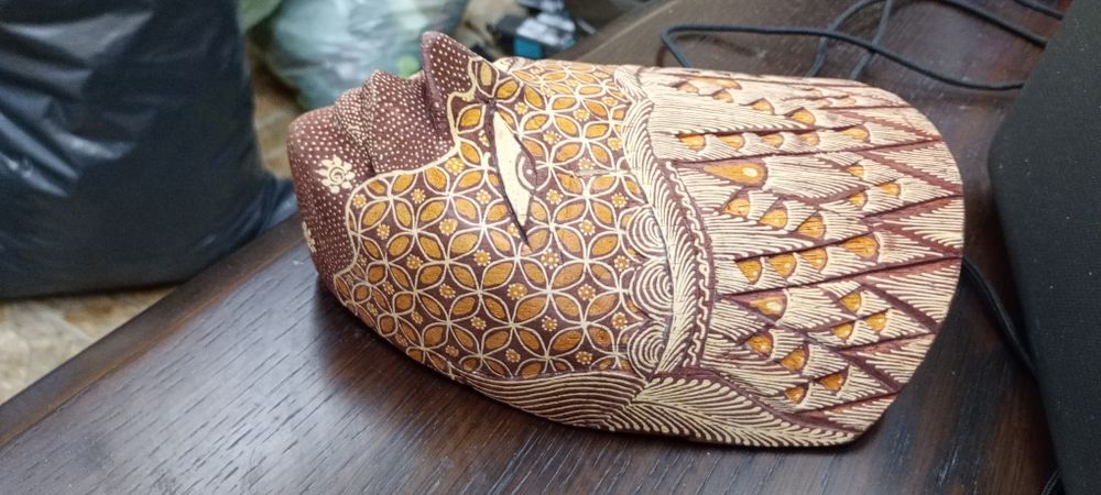 Уникална дървена маска