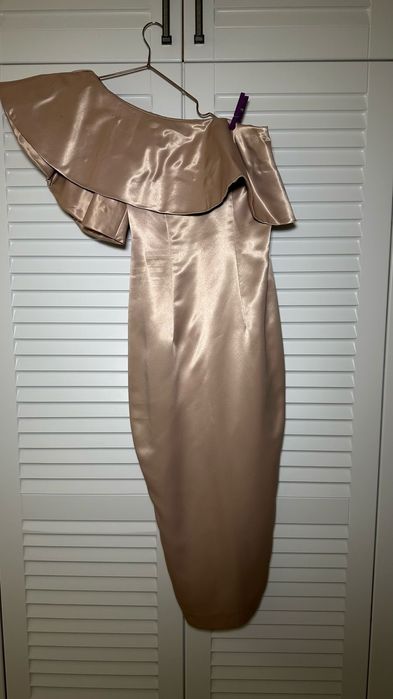 Облегающее вечернее платье