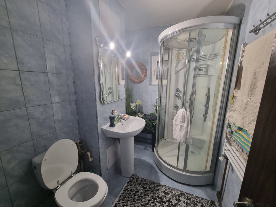Inchiriez apartament