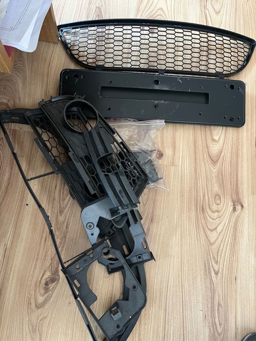 Предна М тех броня за BMW e90/91 facelift чисто нова.