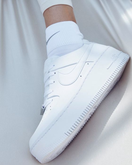 Дамски маратонки Nike Air Force 1 Sage Low