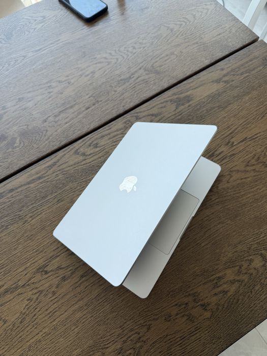 Продаю MacBook Air 13 М3 256