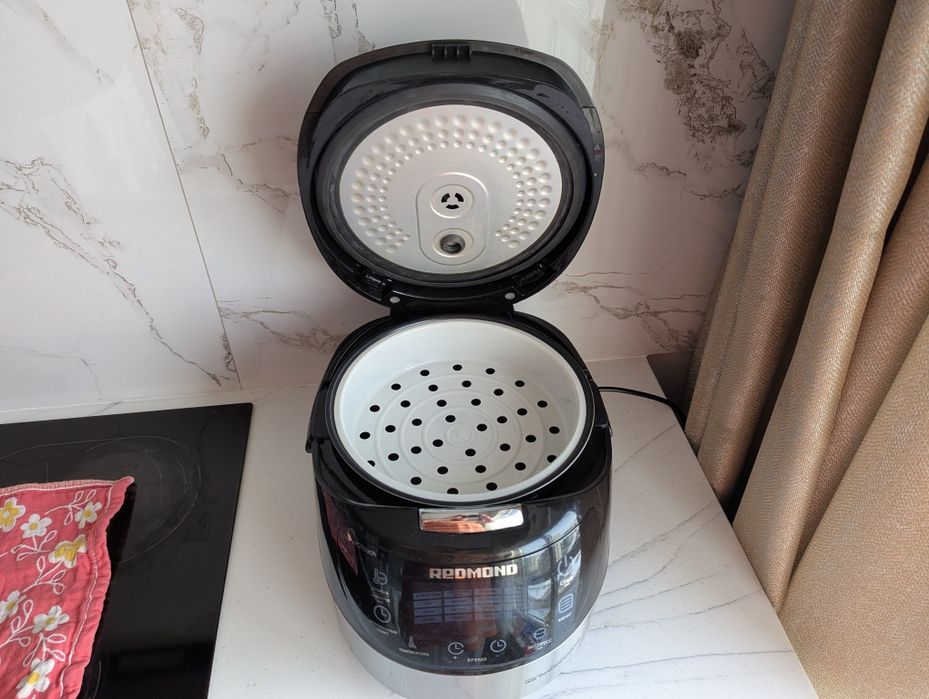 Мультиварка Редмонд RMC-M90