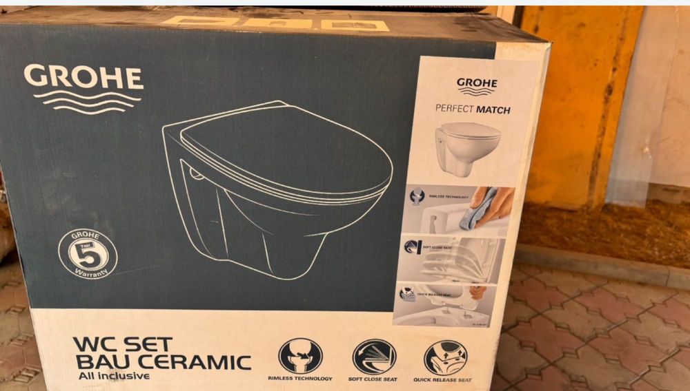 Новый унитаз GROHE ,с крышкой