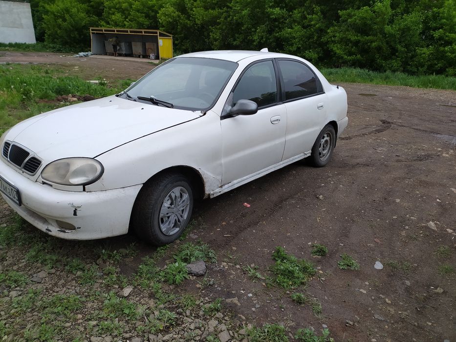 Автомобиль Дэо Ланос