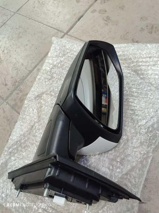 Боковое зеркало левое