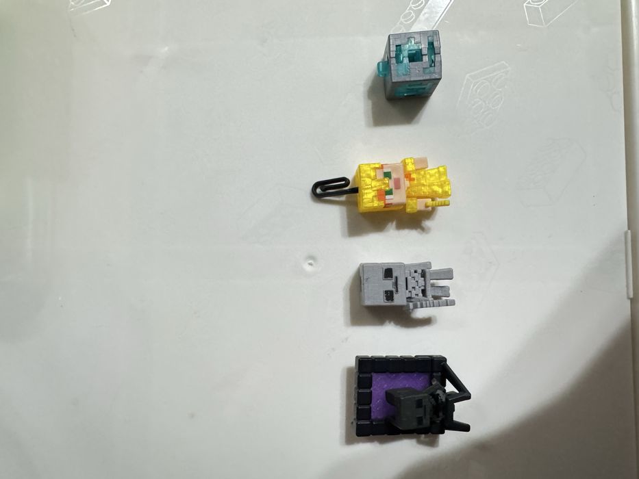 Продаются игрушки Minecraft Kinder Joy по хорошей цене