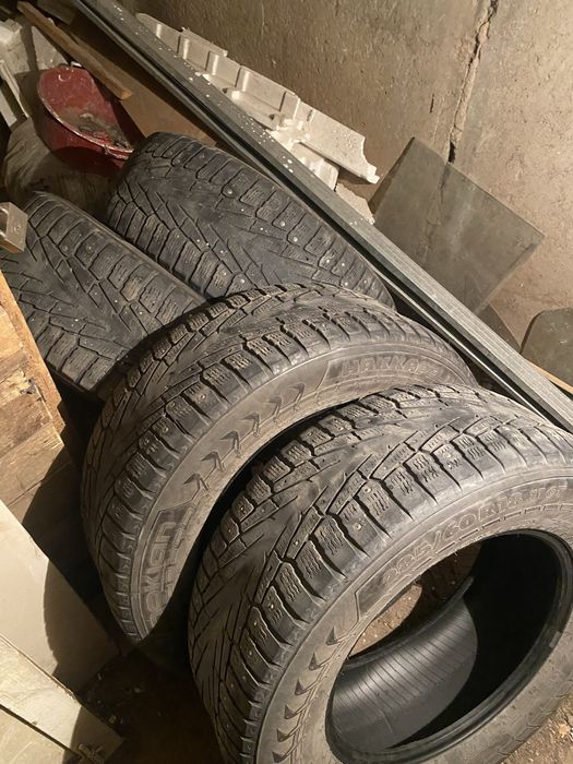 Комплект зимних шин