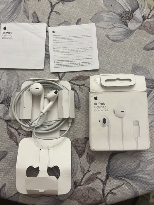 Airpods lighting connector