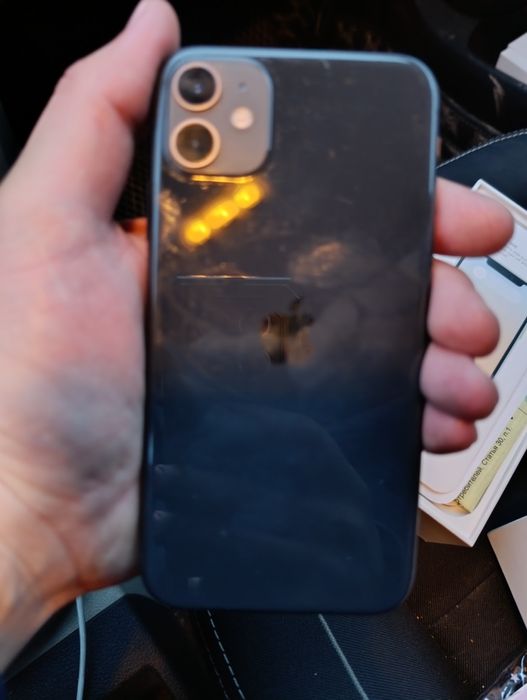 Продам Apple 11 128 гигабайт