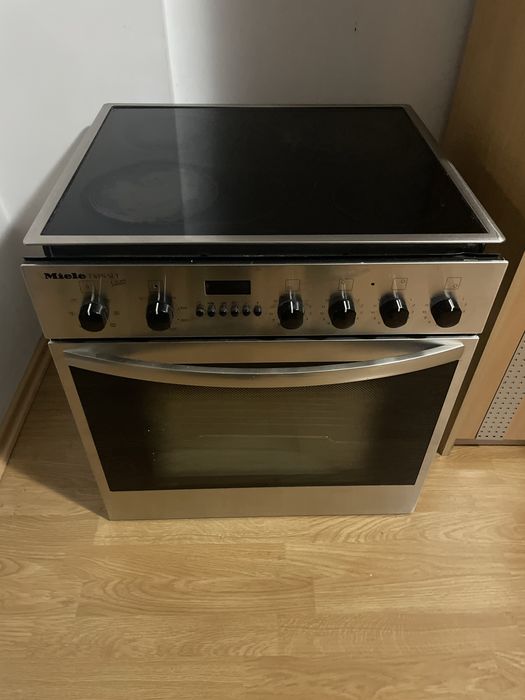 Cuptor electric cu plita vetroceramica KM 215 EDST