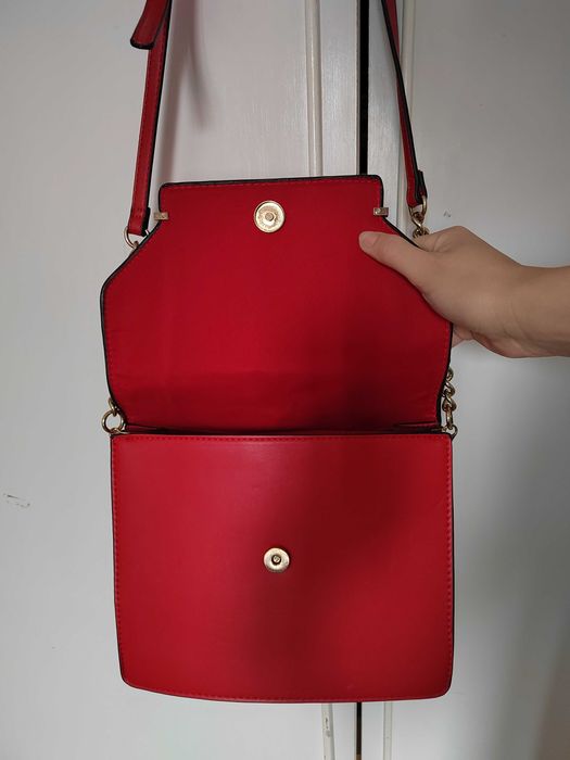 Дамска чанта през рамо в червен цвят, малка