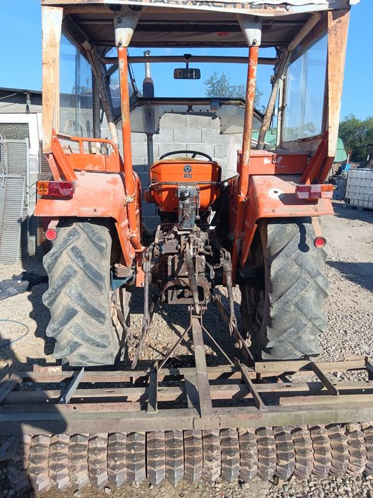 Vând tractor fiat R450