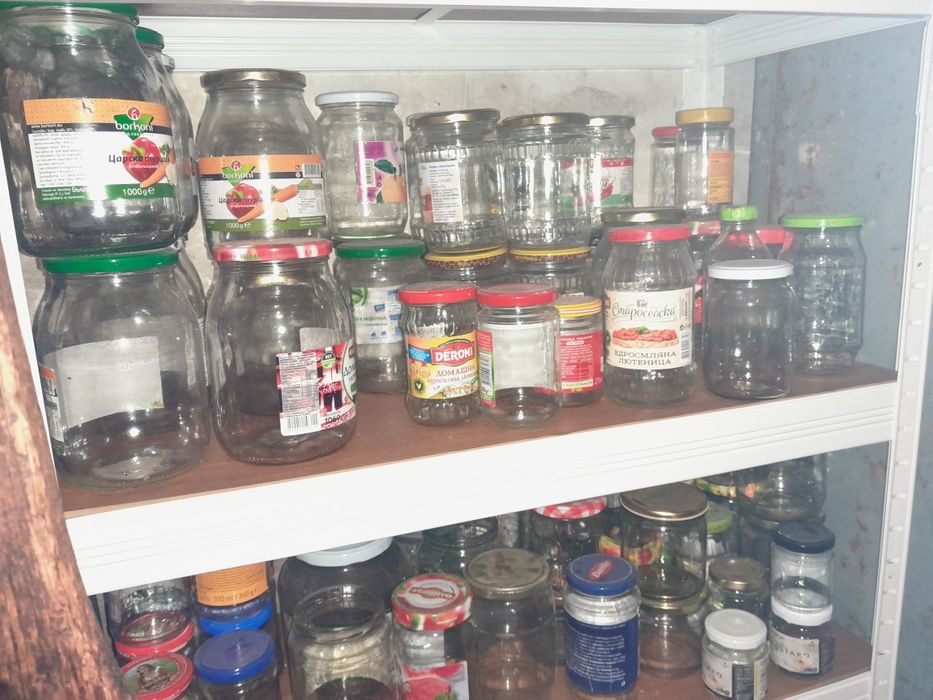 Буркани и шишета, различна големина