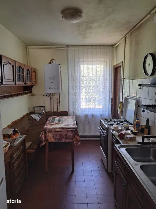 Apartament 3 camere decomandat 70mp, Rovine