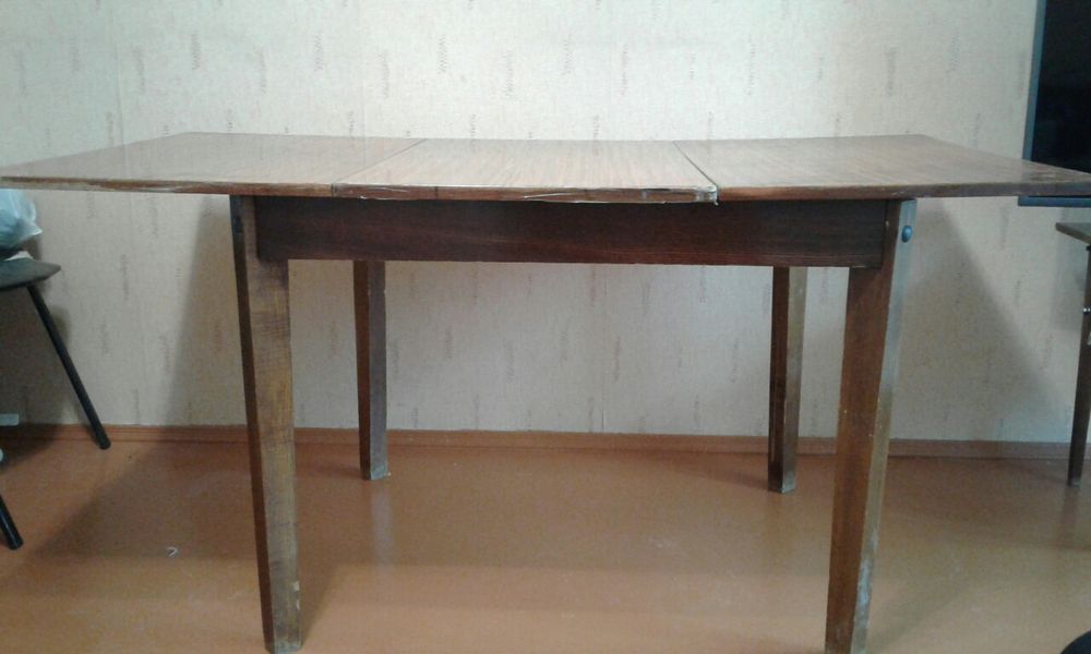 Стол полированный