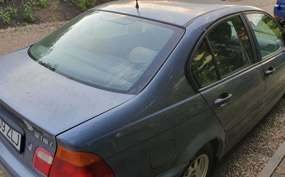 Vand BMW 316i E46, benzină, funcțional, acte în regulă – necesită tinichigerie