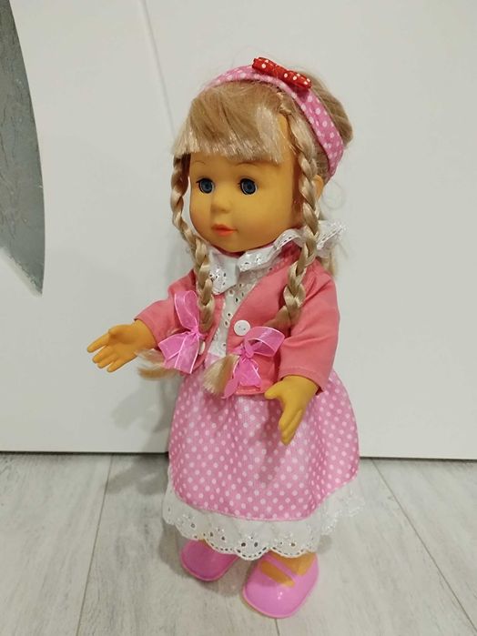 Интерактивна кукла Радостина